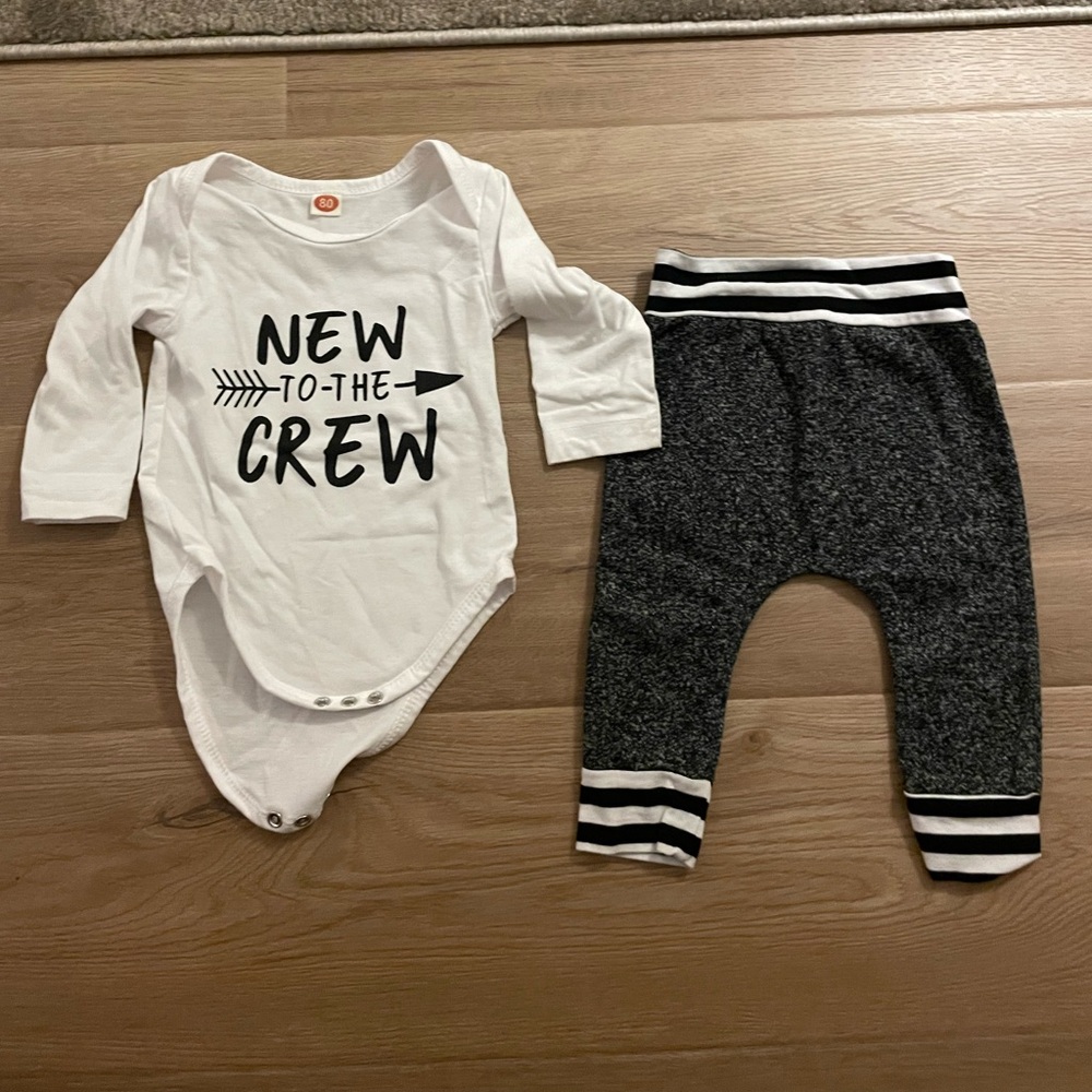 New to the Crew White Long-Sleeve One-Piece & Charcoal Pants Set